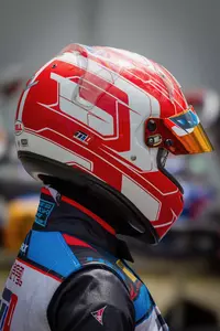 Vincent Stiffel im Profil mit Helm im Fahrerlager